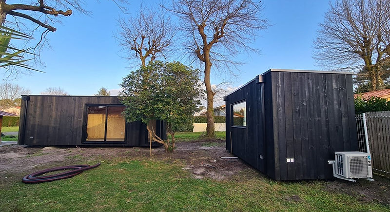Conteneur avec bardage bois pour intégration architecturale naturelle